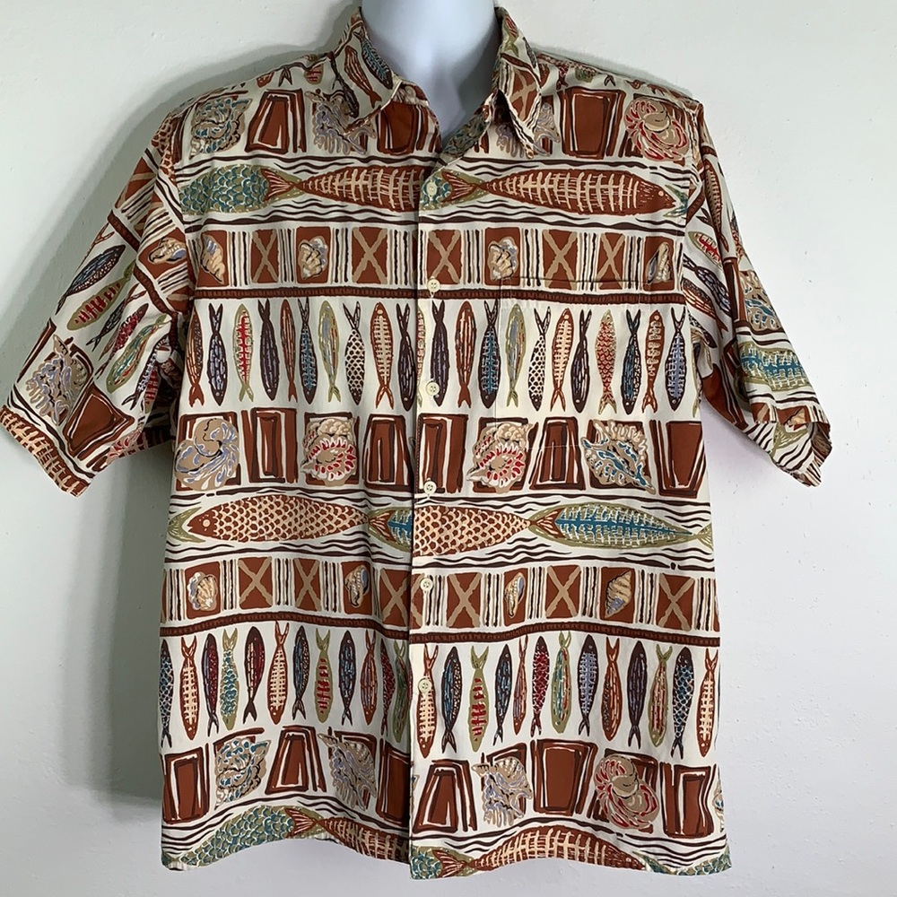 Reyn Spooner Men’s Vintage Fish Hawaiian Shirt